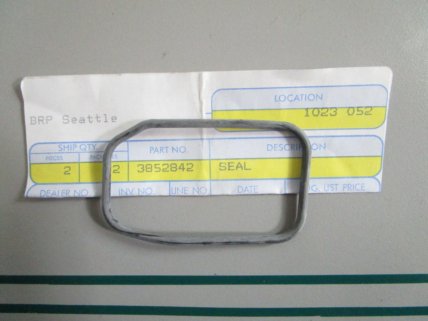 NEW OEM 3852842 OMC Johnson Evinrude Seal 0820