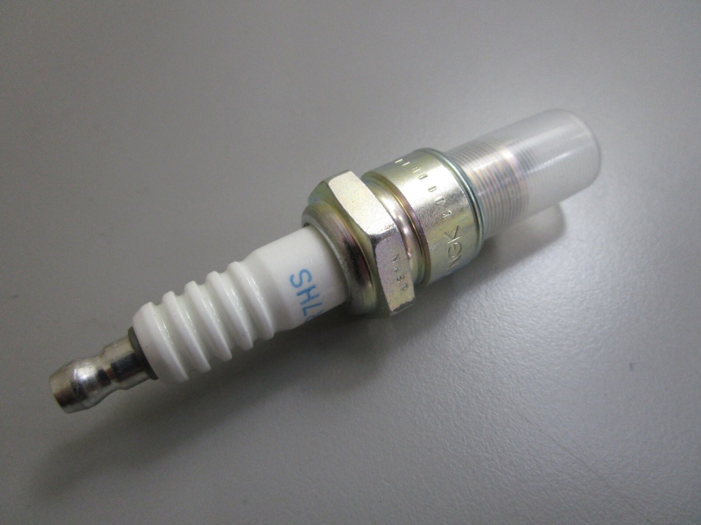 *NEW OEM* 0810 NGK Spark Plug BPR7HS