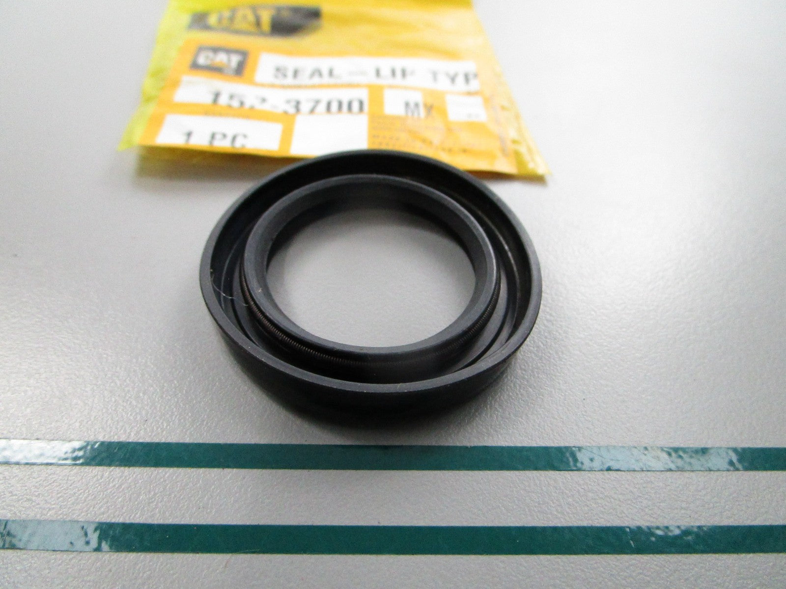 NEW OEM 152-3700 CAT Lip Type Seal 0810