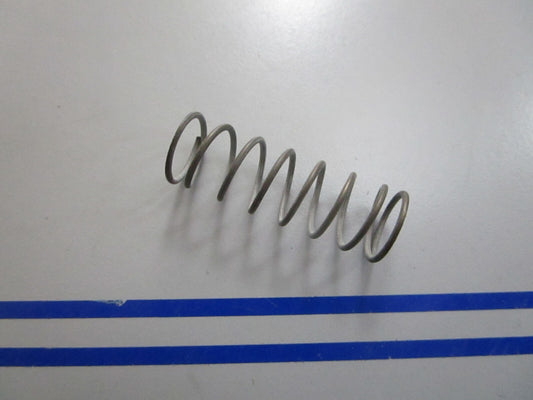 *NEW OEM* 0810 OMC Johnson Evinrude Spring 310076 0310076