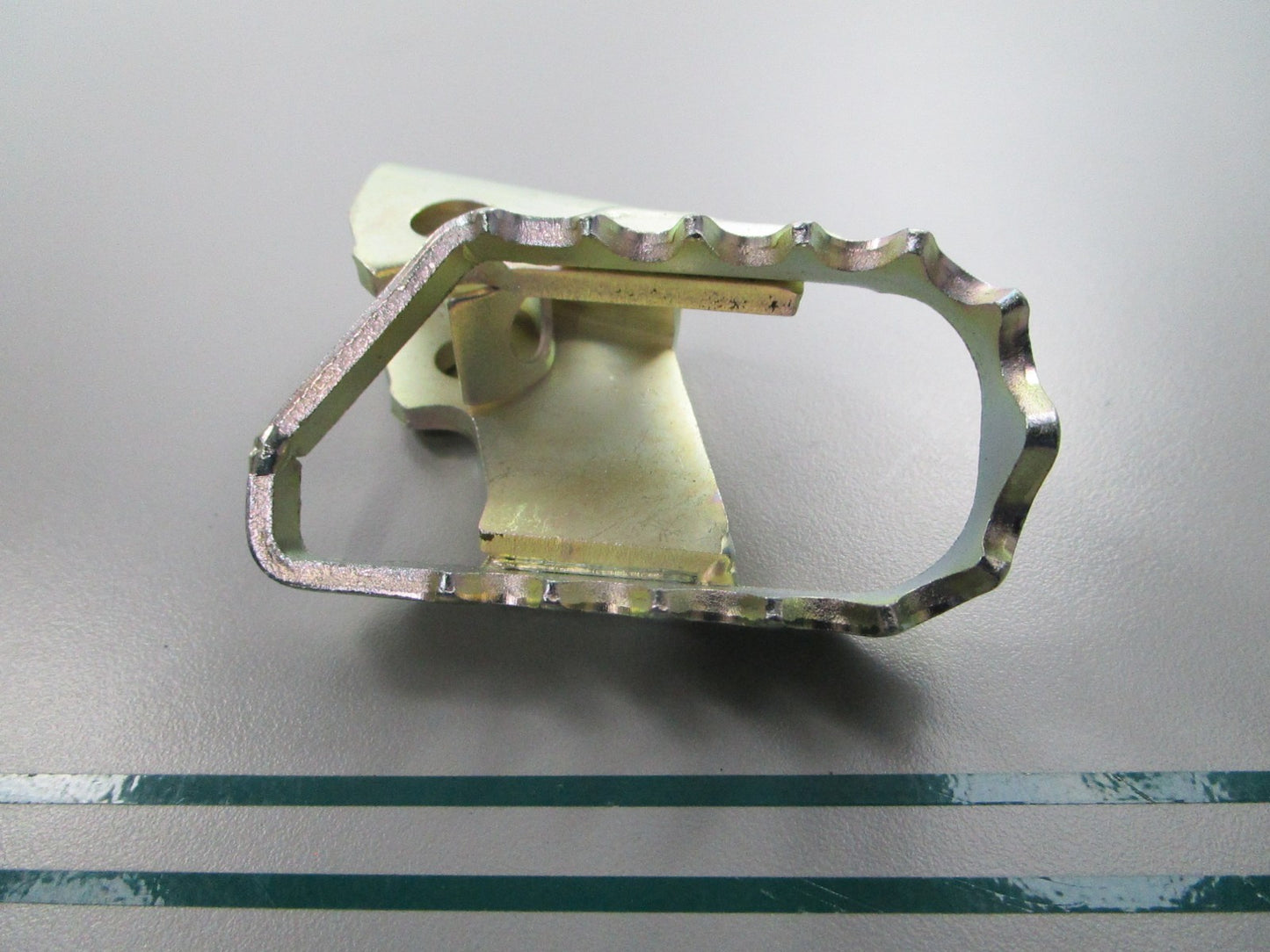 NEW OEM 1B2-F7421-00-00 Yamaha Footrest 0810