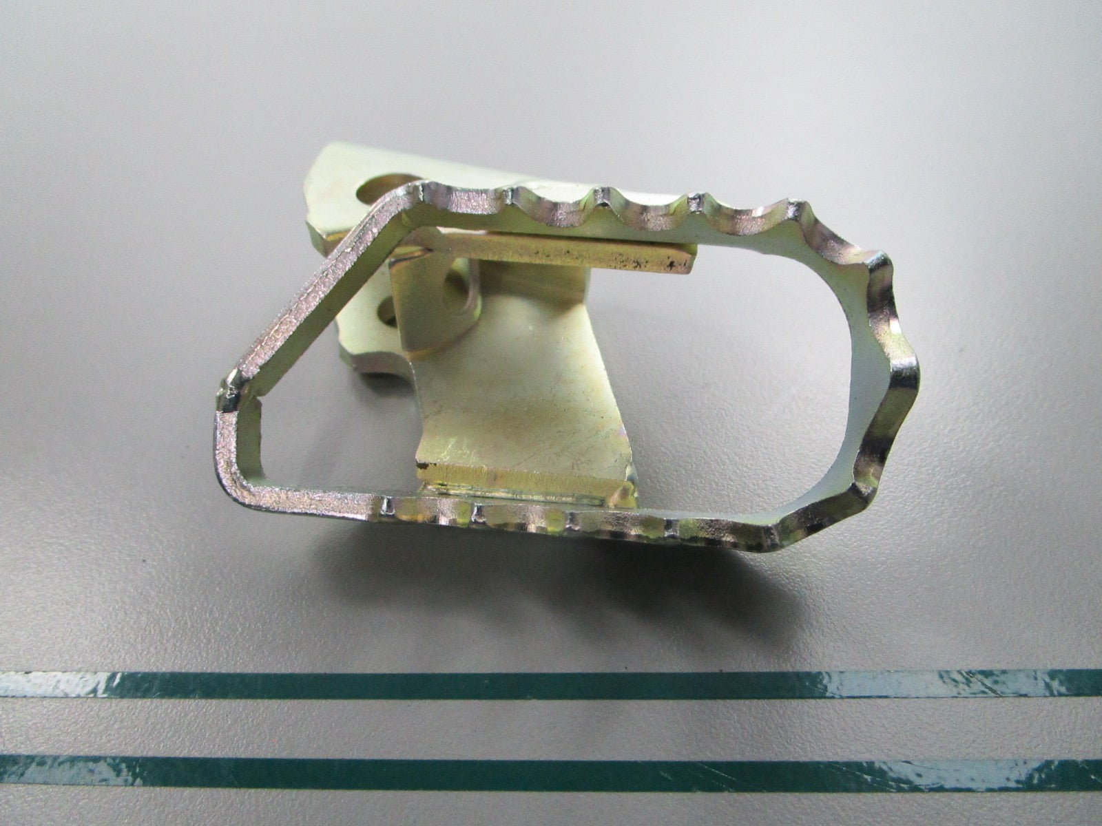 NEW OEM 1B2-F7421-00-00 Yamaha Footrest 0810