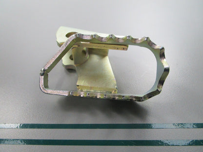 NEW OEM 1B2-F7421-00-00 Yamaha Footrest 0810