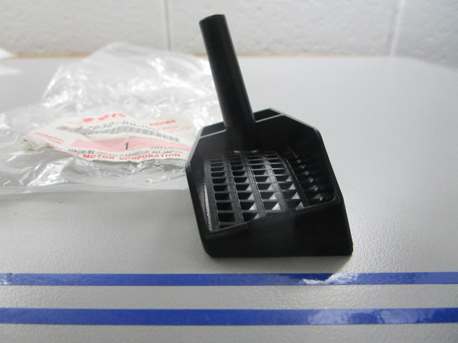 *NEW OEM* 0810 Suzuki STBD Water Filter 17632-98J00