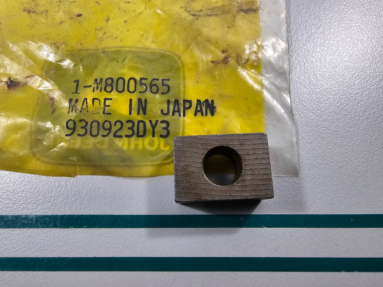 NEW OEM M800565 John Deere Collar 0810