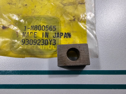 NEW OEM M800565 John Deere Collar 0810