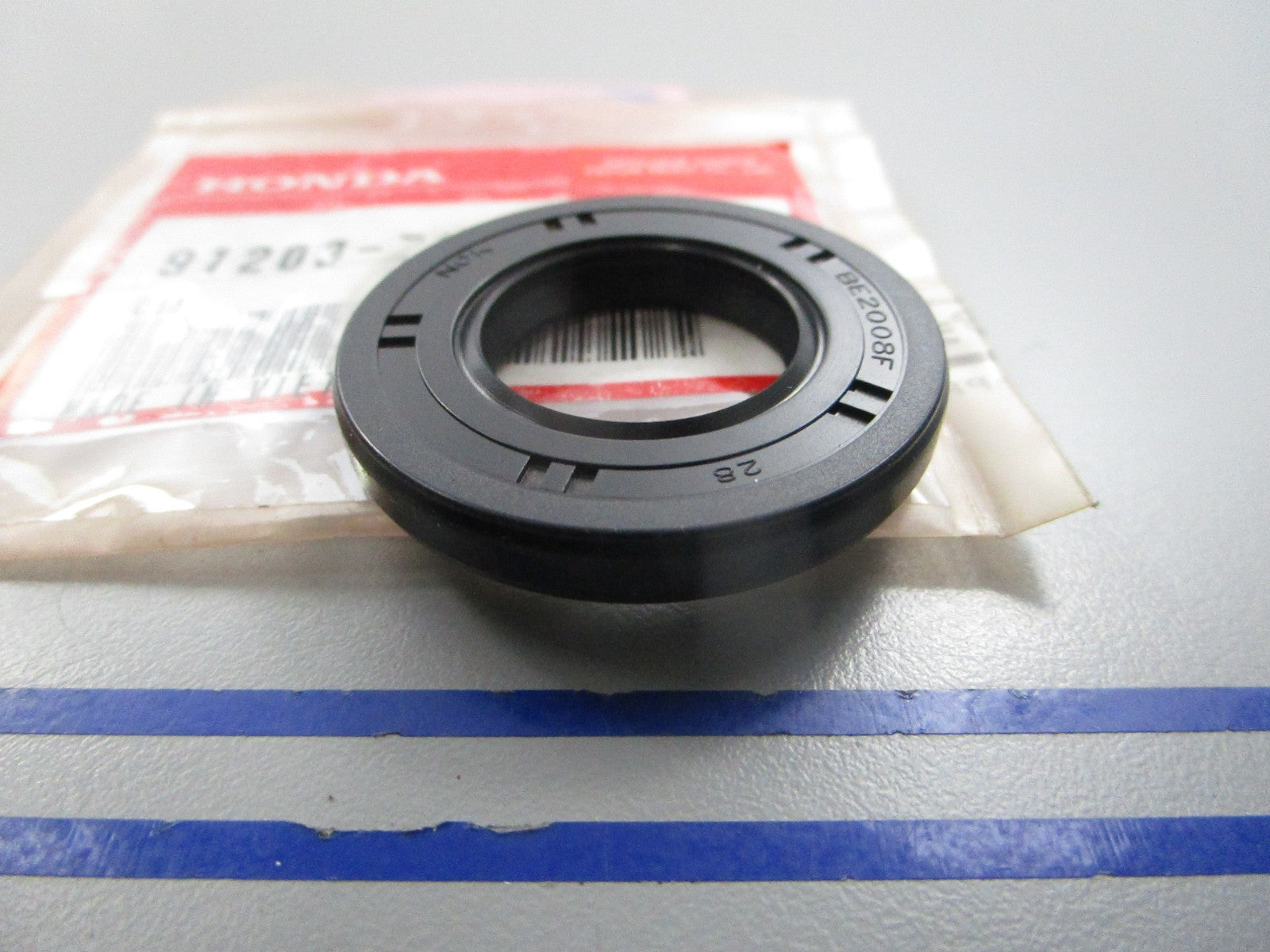 NEW OEM 91203-ZE0-013 Honda Oil Seal 0810
