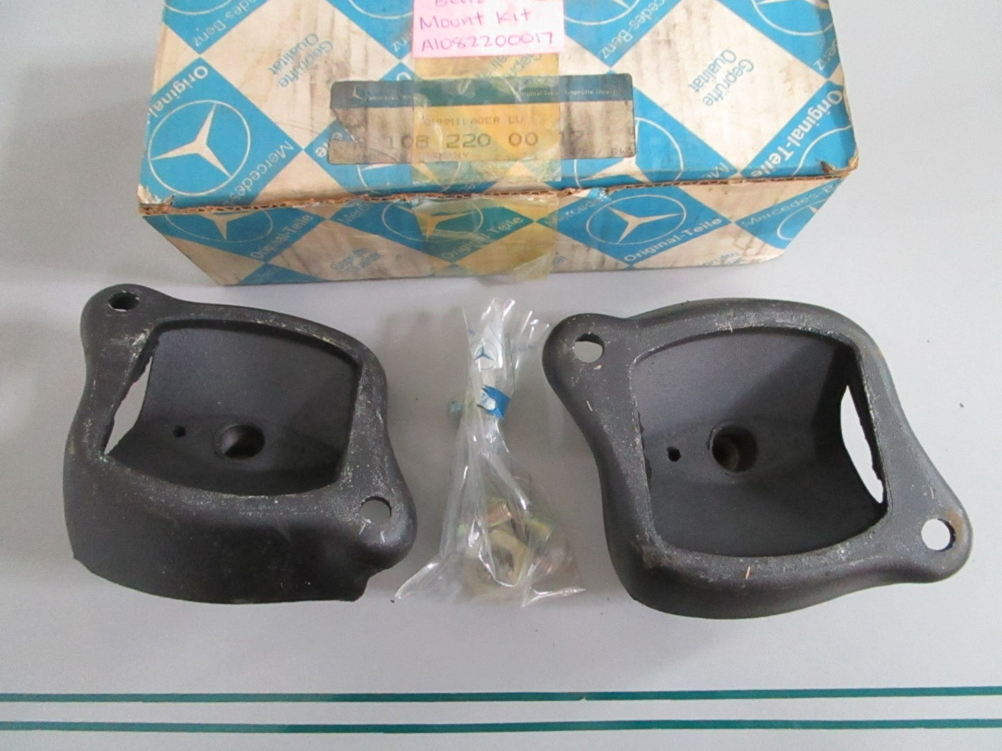 NEW OEM A1082200017 Mercedes-Benz Mount Kit 0820