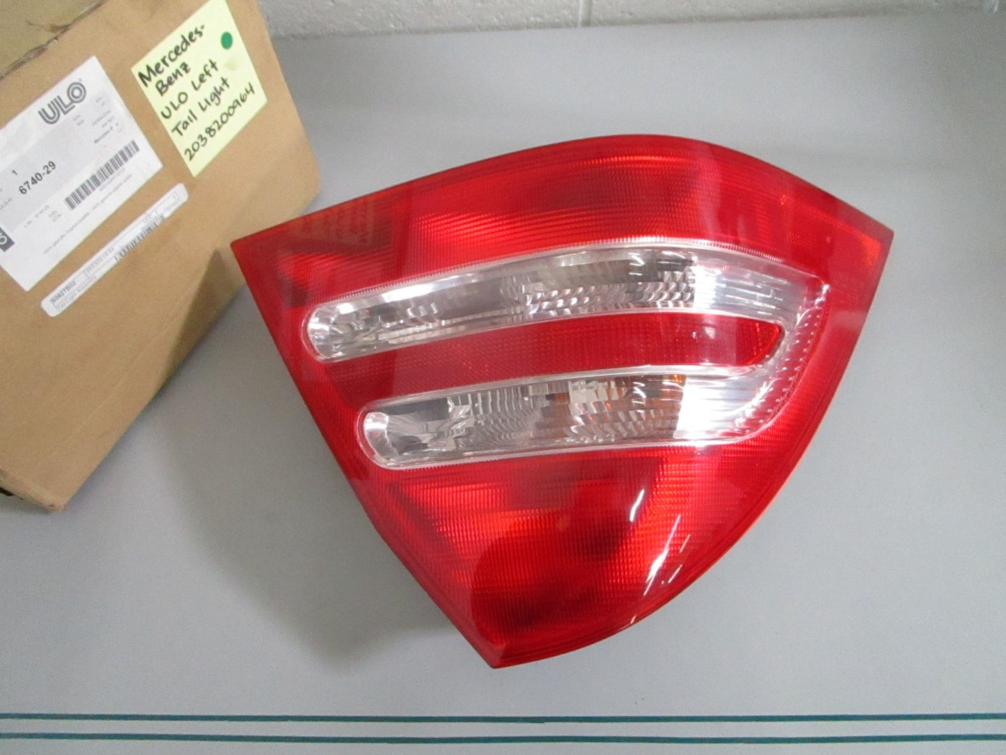 NEW OEM 2038200964 Mercedes-Benz ULO Left Tail Light 0820