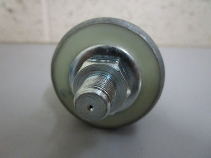 *NEW OEM* 0820 Volvo Penta Oil Pressure Sensor 843231