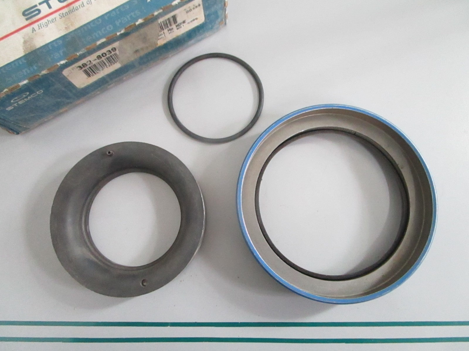 NEW OEM 382-8039 Stemco Seal and Spacer 0820