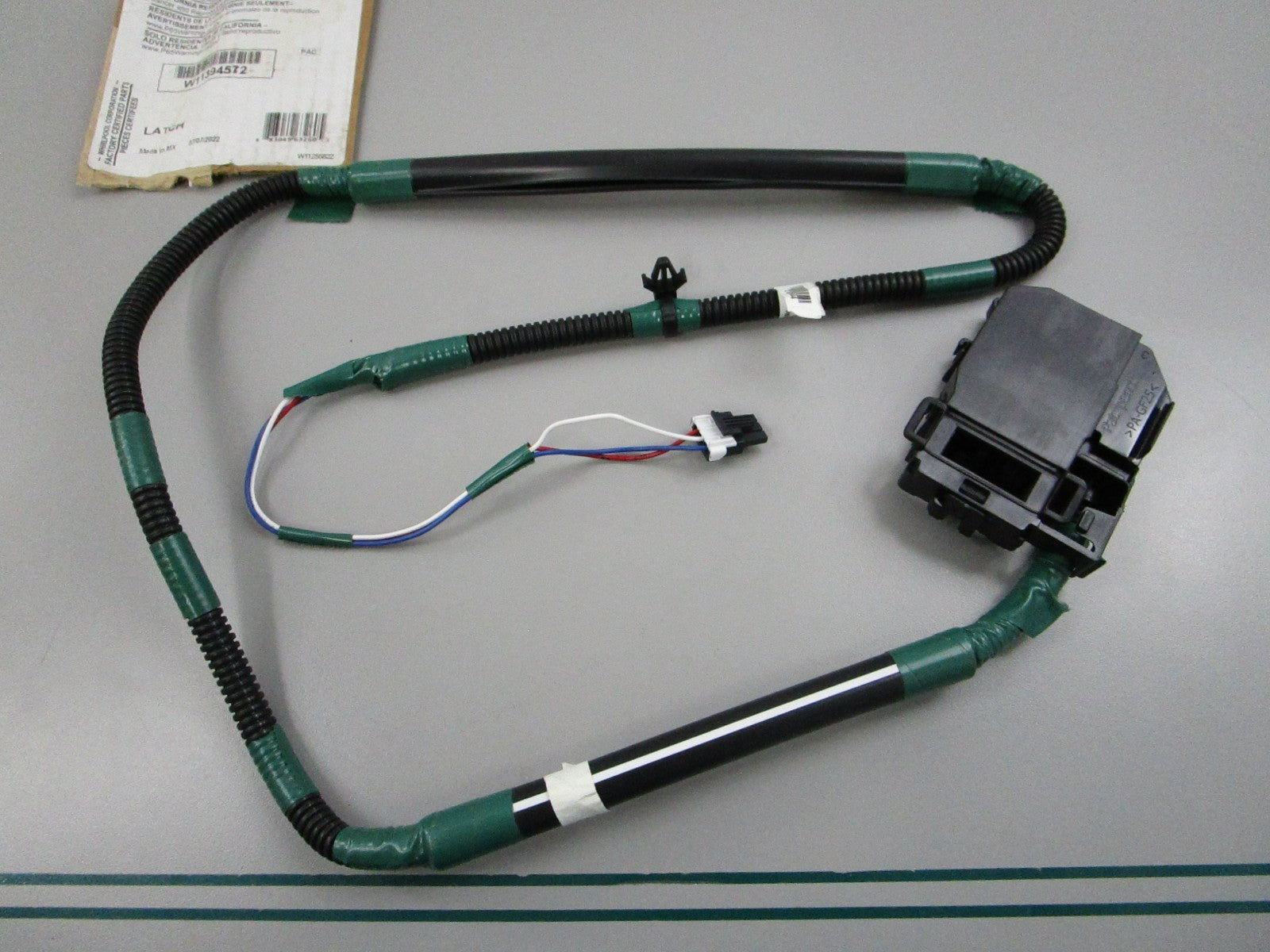 NEW OEM W11394572 Whirlpool Latch 0810