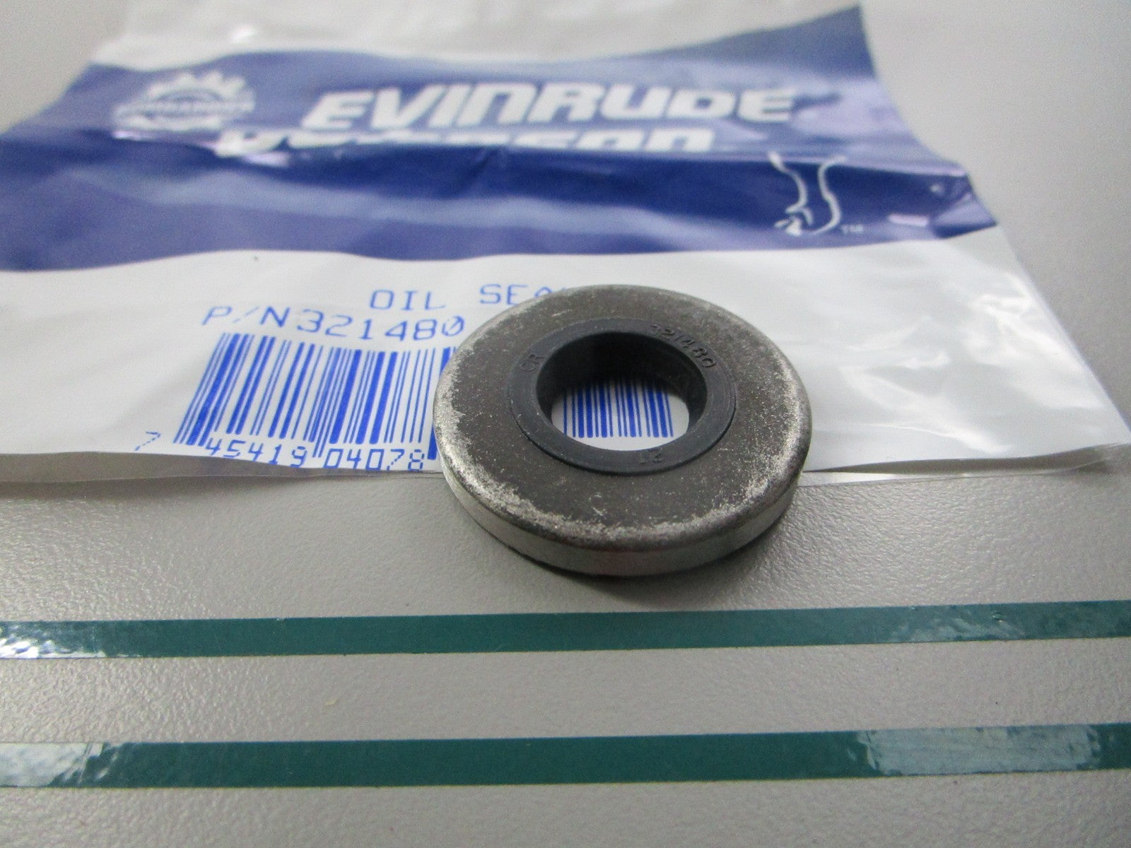 NEW OEM 321480 0321480 OMC Johnson Evinrude Oil Seal 0810