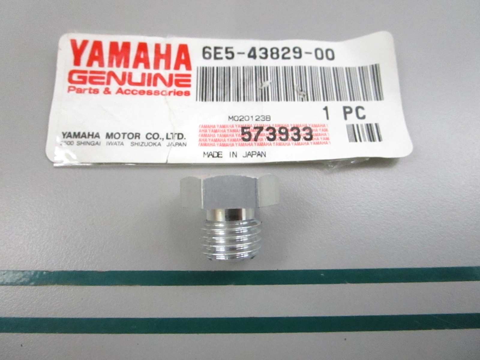 NEW OEM 6E5-43829-00-00 Yamaha Plug 0810