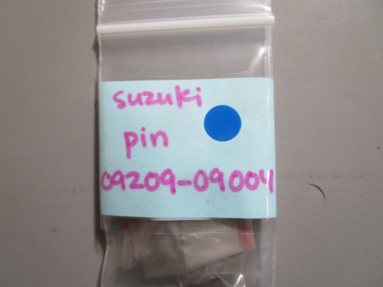 *NEW OEM* 0810 Suzuki Pin 09209-09004