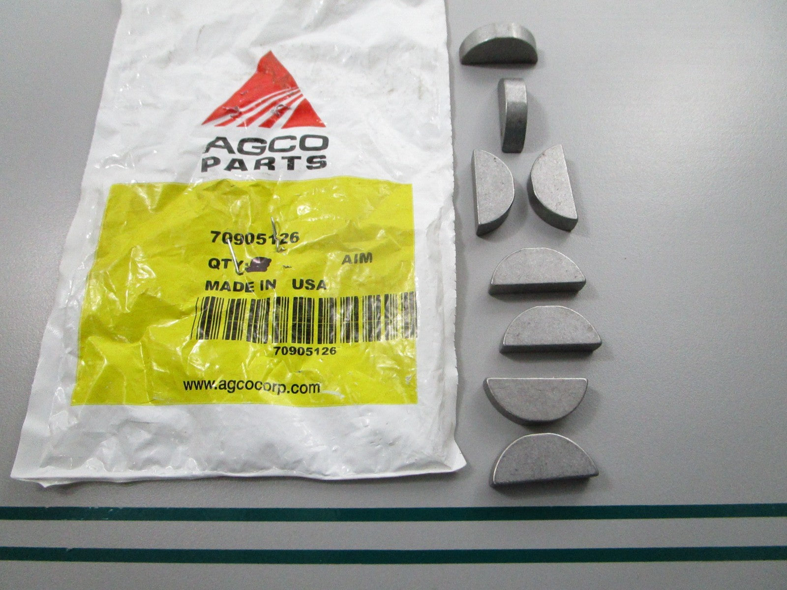 NEW OEM (LOT OF 8) 70905126 AGCO Woodruff Key 0810