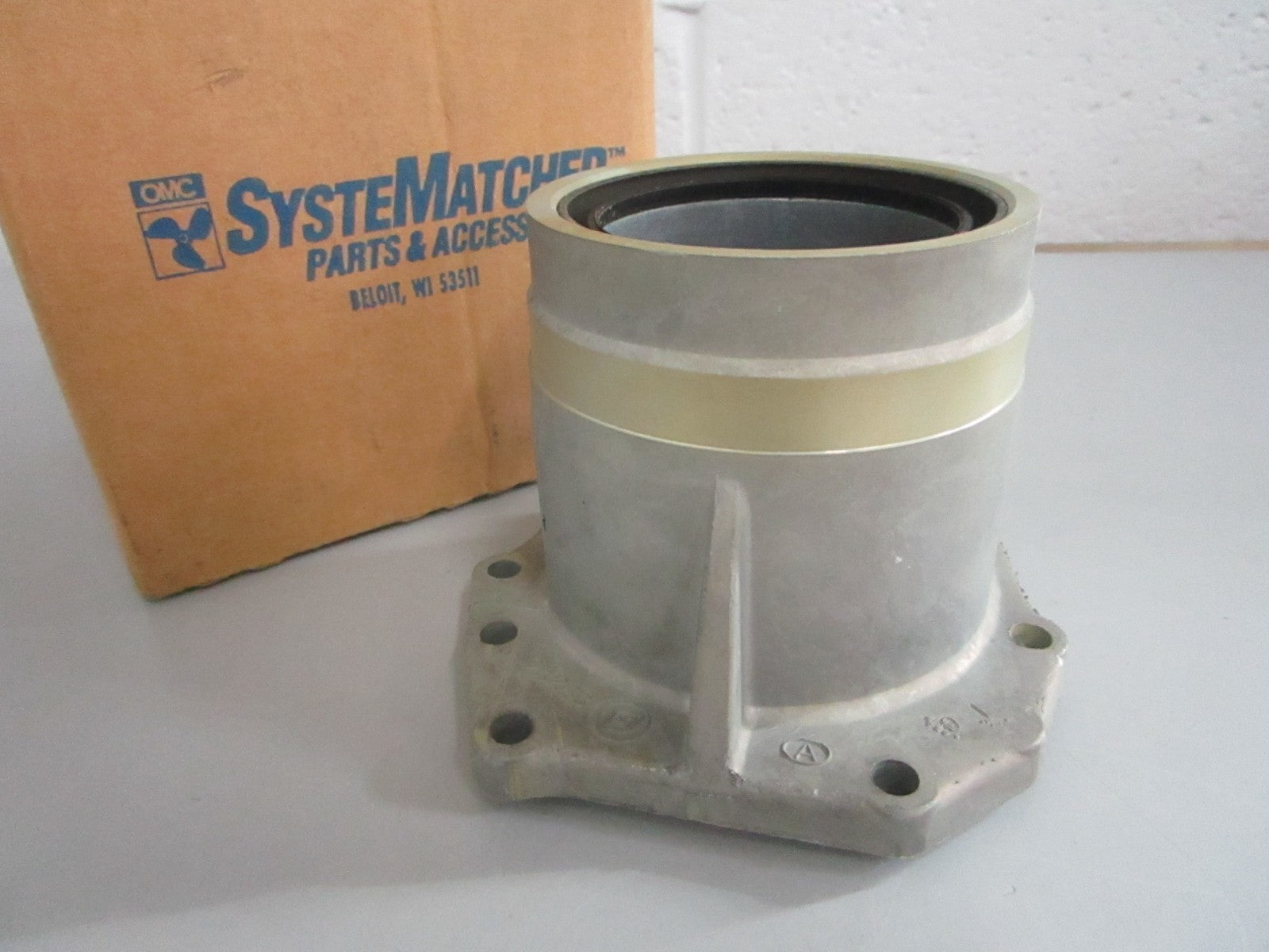 *NEW OEM* 0820 OMC Johnson Evinrude Swivel Bearing Retainer & Bushing Ay 982439