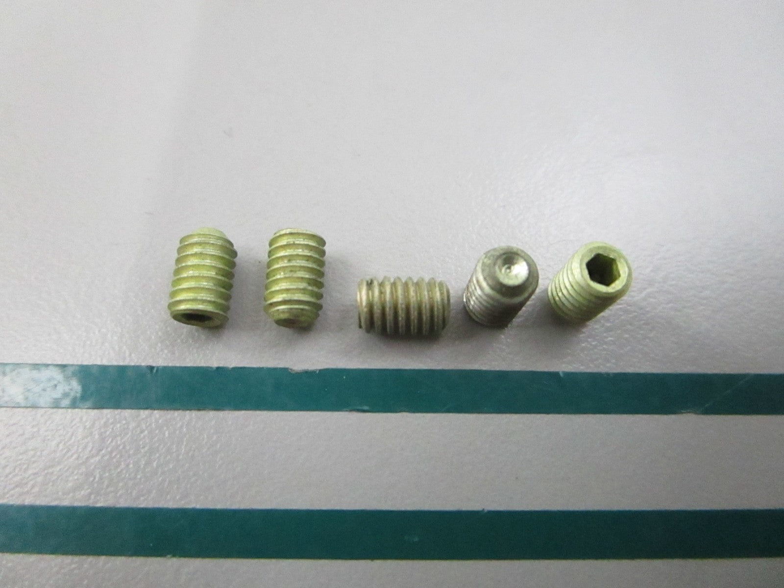 NEW OEM (LOT OF 5) 303245 0303245 OMC Johnson Evinrude Screw 0810