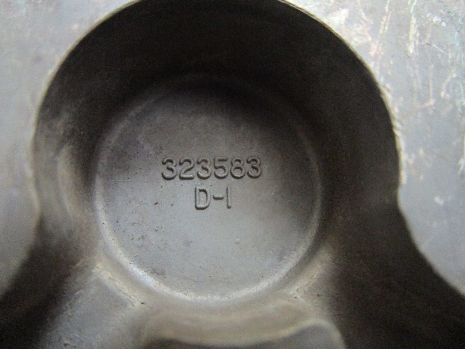 *NEW OEM* 0820 OMC Johnson Evinrude Cylinder Head Cover 323583 0323583