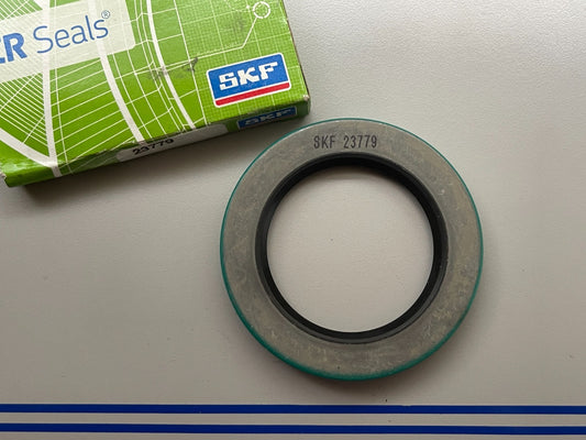 *NEW OEM* 0720 SKF CR Seal 23779