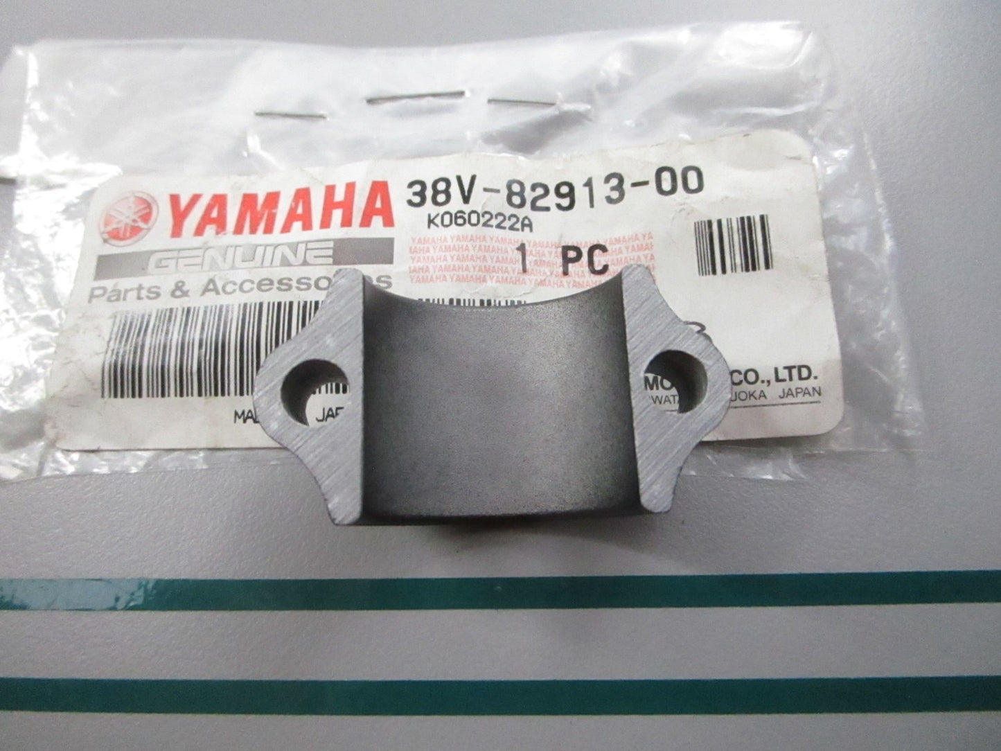 NEW OEM 38V-82913-00-00 Yamaha Lower Level Holder 0810