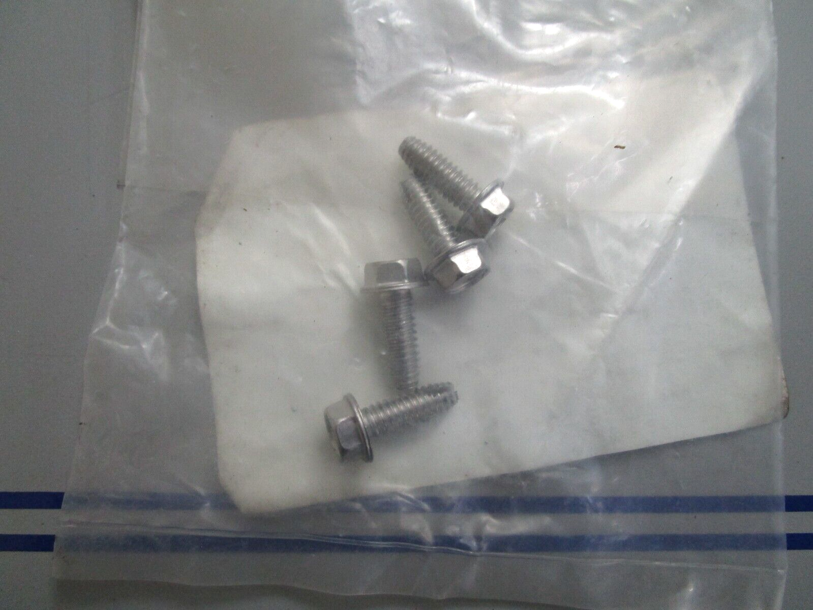 *NEW OEM* (LOT OF 4) 0810 OMC Johnson Evinrude Screw 305756 0305756