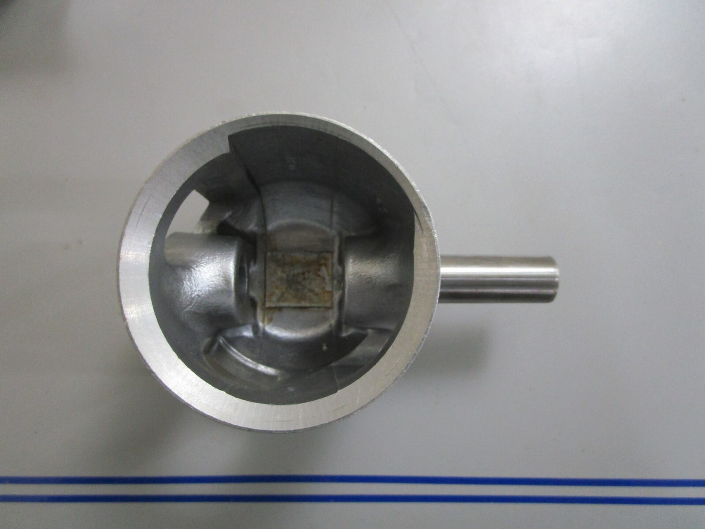 *NEW OEM* 0810 OMC Johnson Evinrude Piston & Pin 385048 385049 0385048 0385049