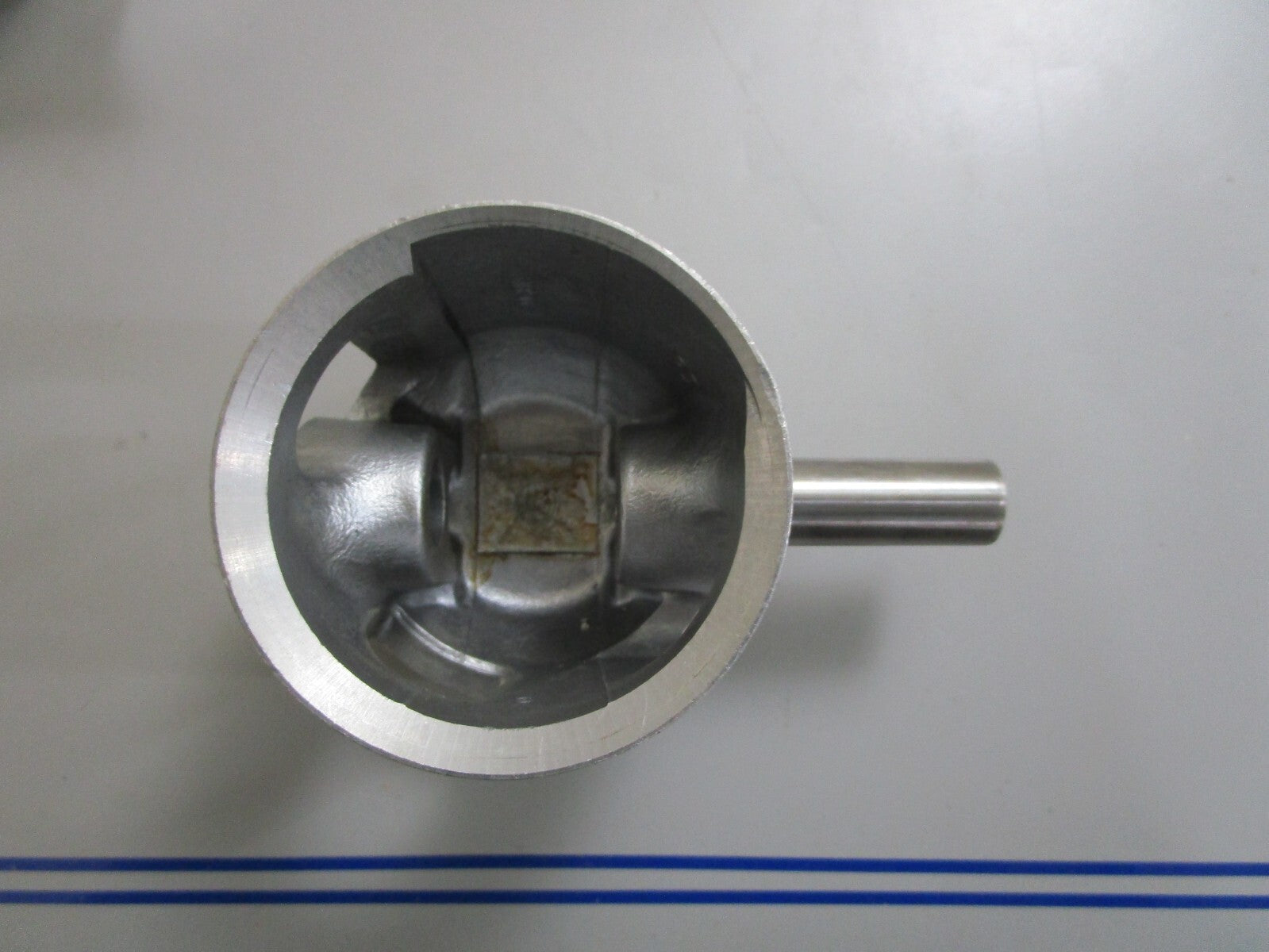 *NEW OEM* 0810 OMC Johnson Evinrude Piston & Pin 385048 385049 0385048 0385049