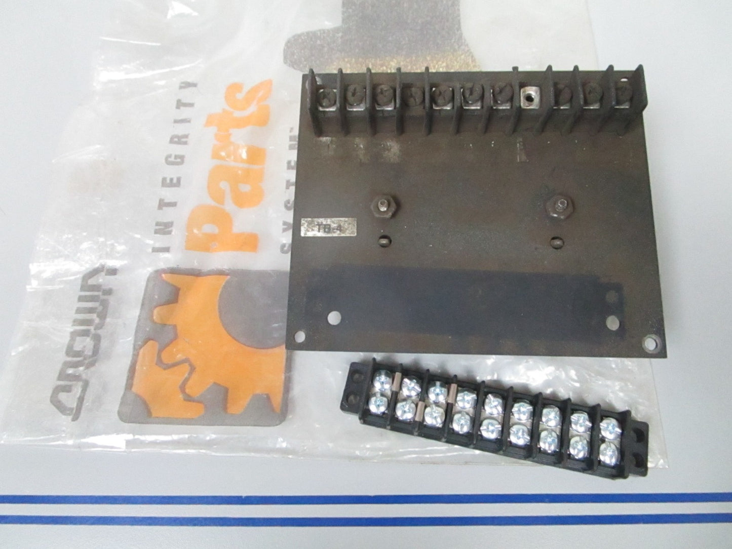 *NEW OEM* 0720 Crown Wiring Block Cover 121390