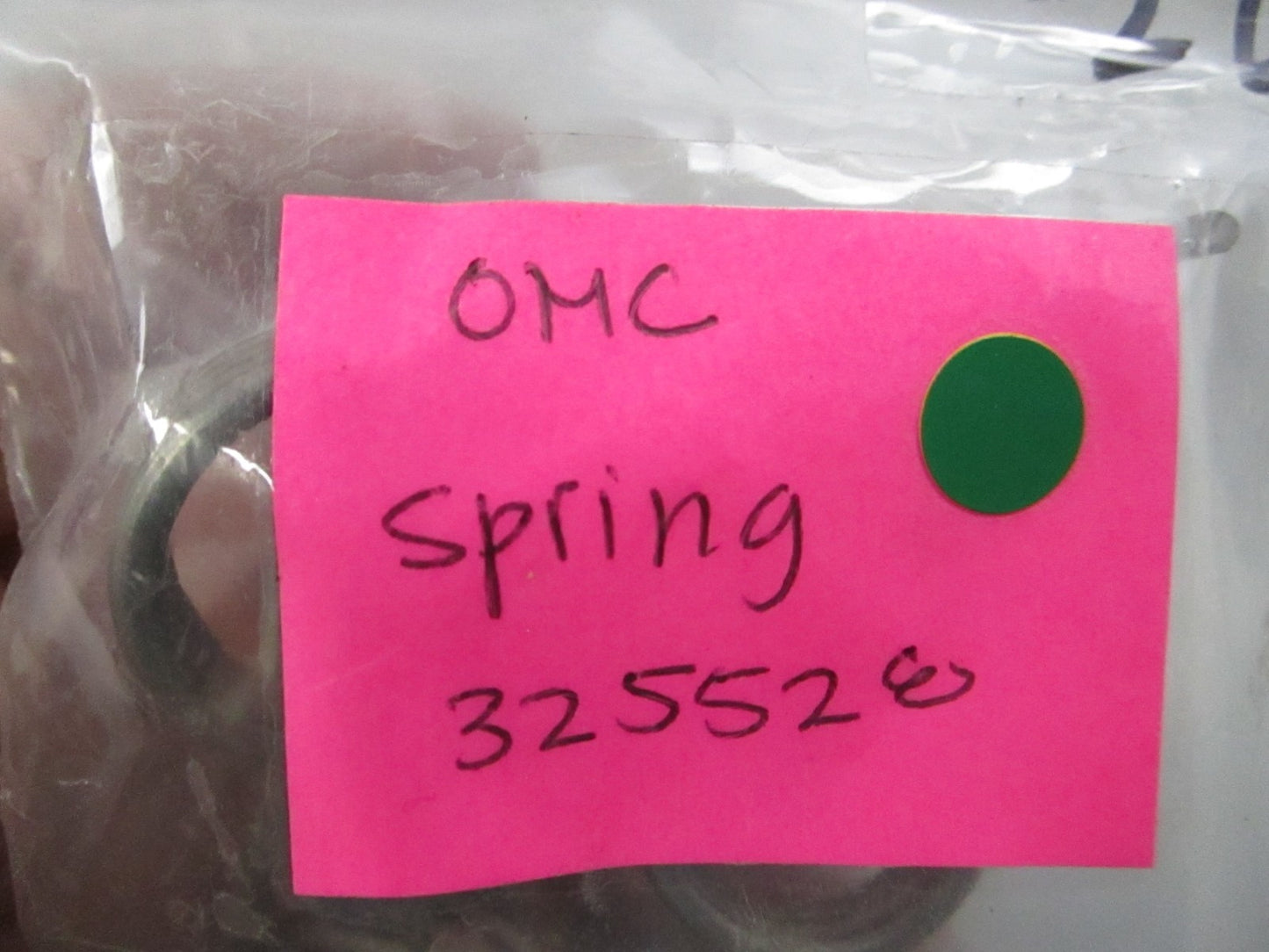 NEW OEM (LOT OF 2) 325528 0325528 OMC Johnson Evinrude Spring 0810