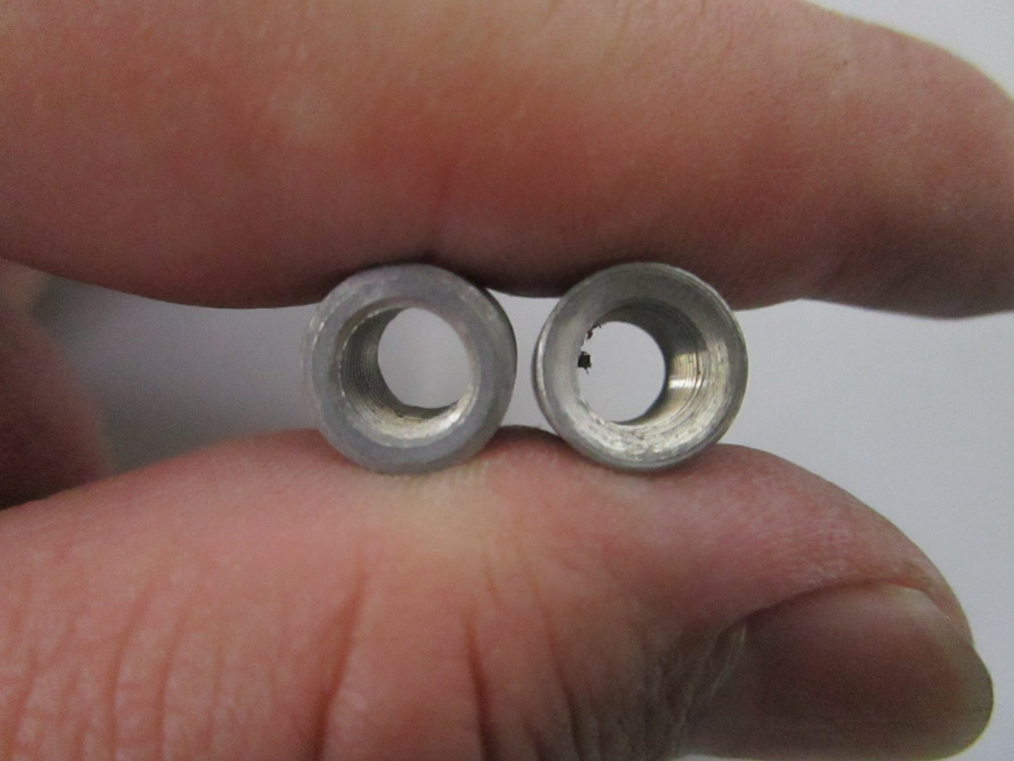 NEW OEM (LOT OF 2) 303939 0303939 OMC Johnson Evinrude Needle Valve Bushing 0810