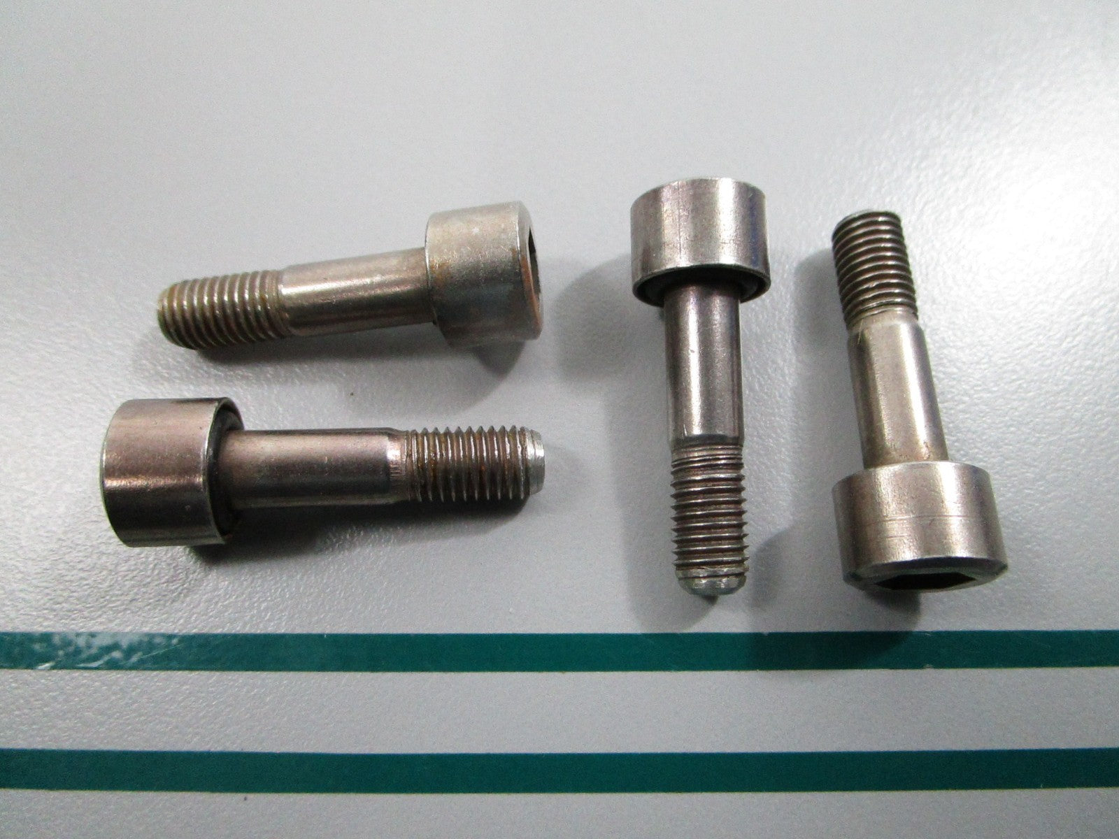 NEW OEM (LOT OF 4) 314733 0314733 OMC Johnson Evinrude Screw 0810