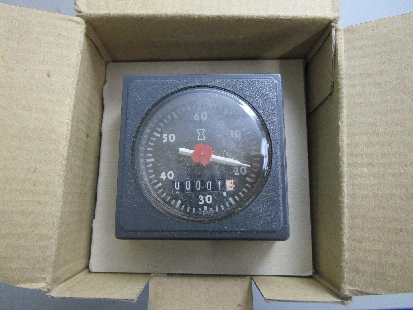 *NEW OEM* 0820 VDO 12/24V Hourmeter 339-201