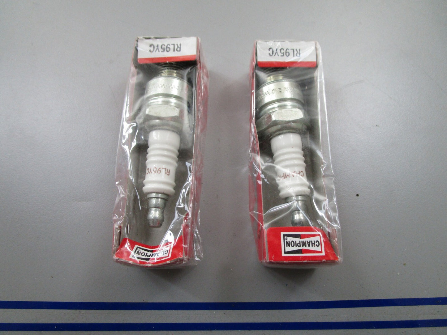 *NEW* (LOT OF 2) 0820 Champion Spark Plug RL95YC