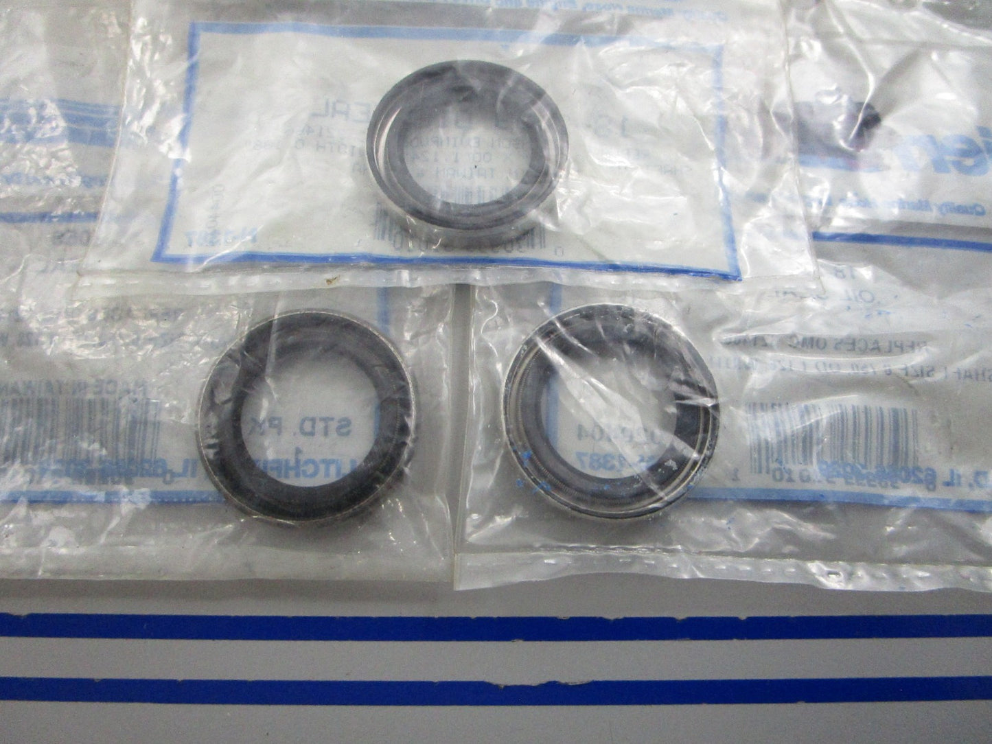 NEW (LOT OF 3) 18-2059 Replaces: OMC 321466 0321466 Sierra Oil Seal 0810
