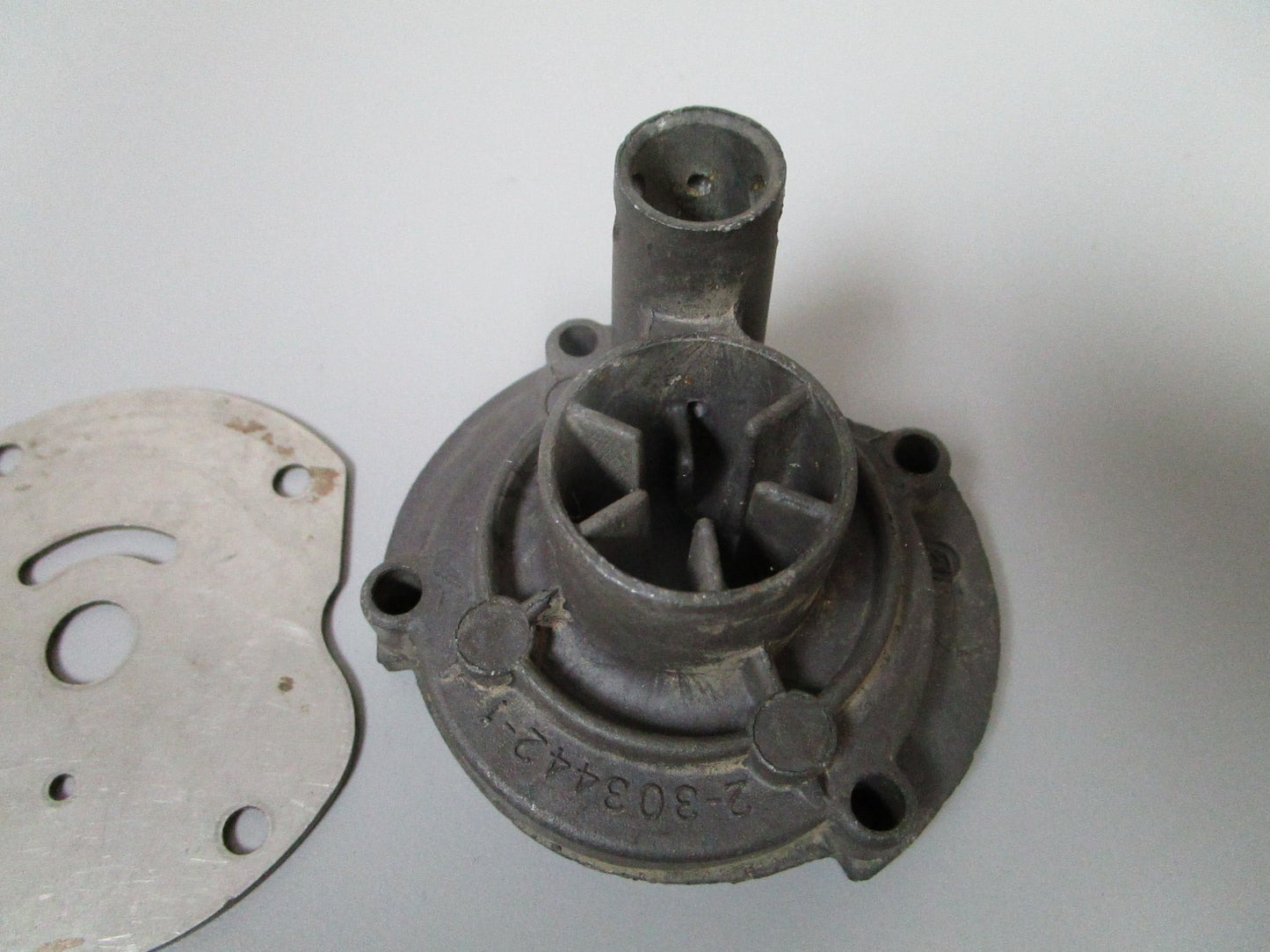 NEW OEM 303442 0303442 OMC Johnson Evinrude Impeller Housing & Plate 0720