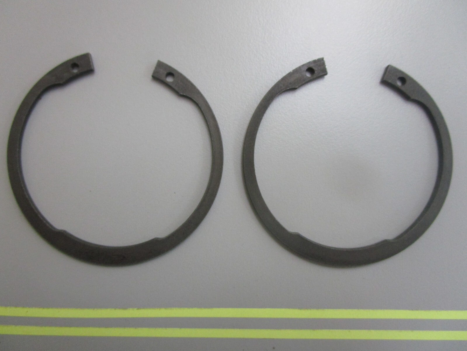 *NEW OEM* (LOT OF 2) 0810 Volvo Penta Snap Ring 914533