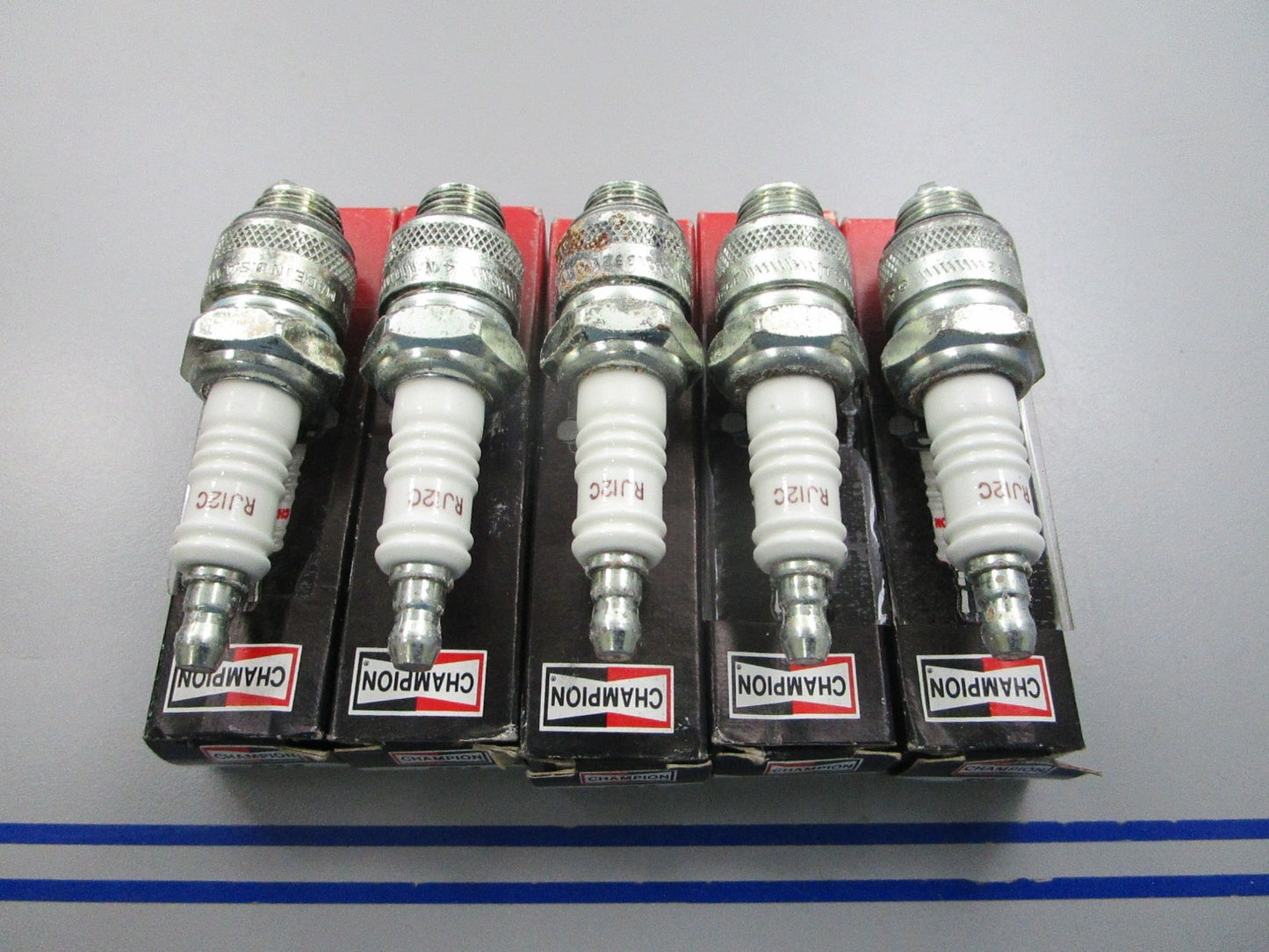 NEW (LOT OF 5) RJ12C Champion Spark Plug 0810