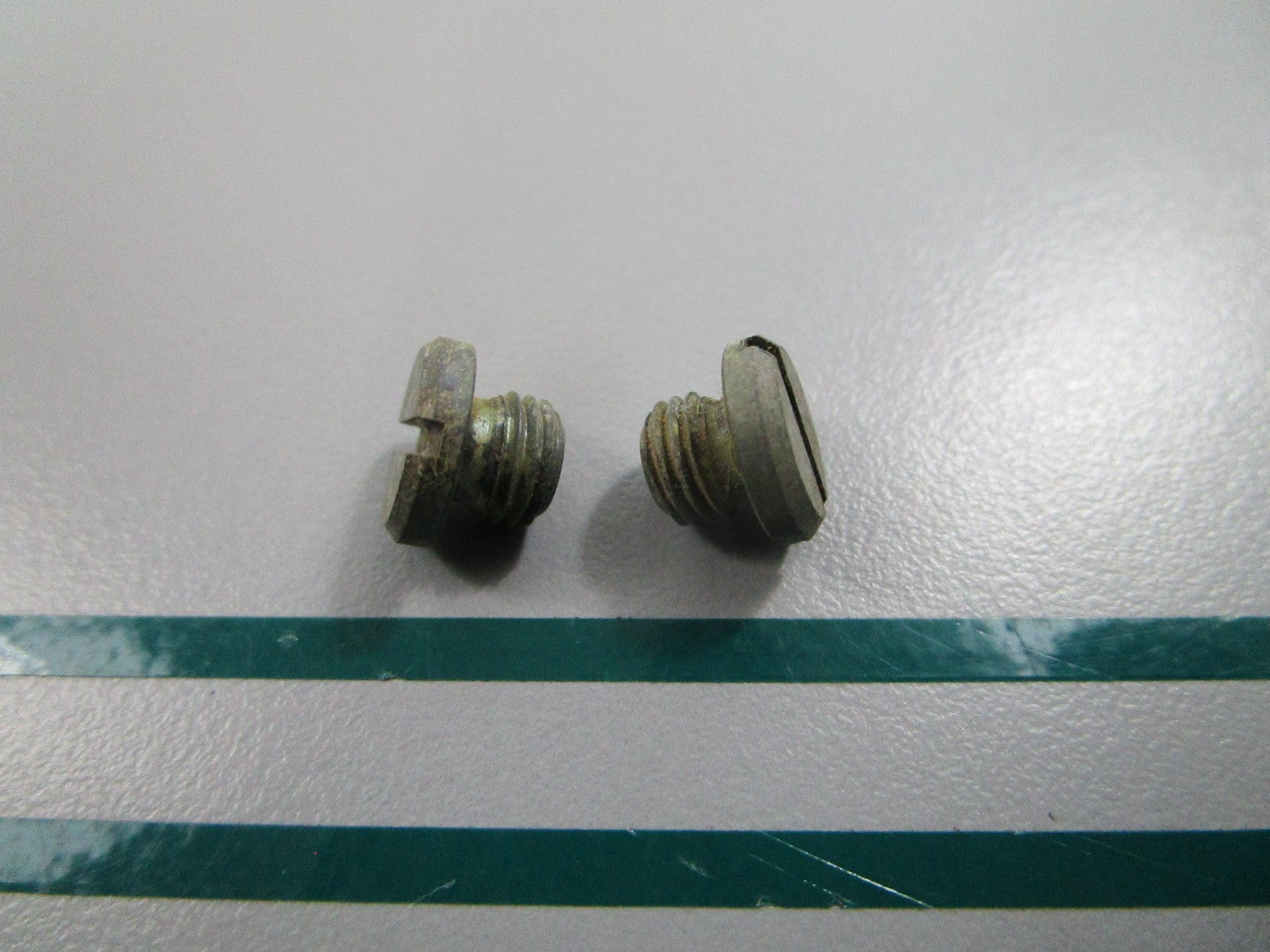 NEW OEM (LOT OF 2) 317501 0317501 OMC Johnson Evinrude Screw Plug *Rusty* 0810