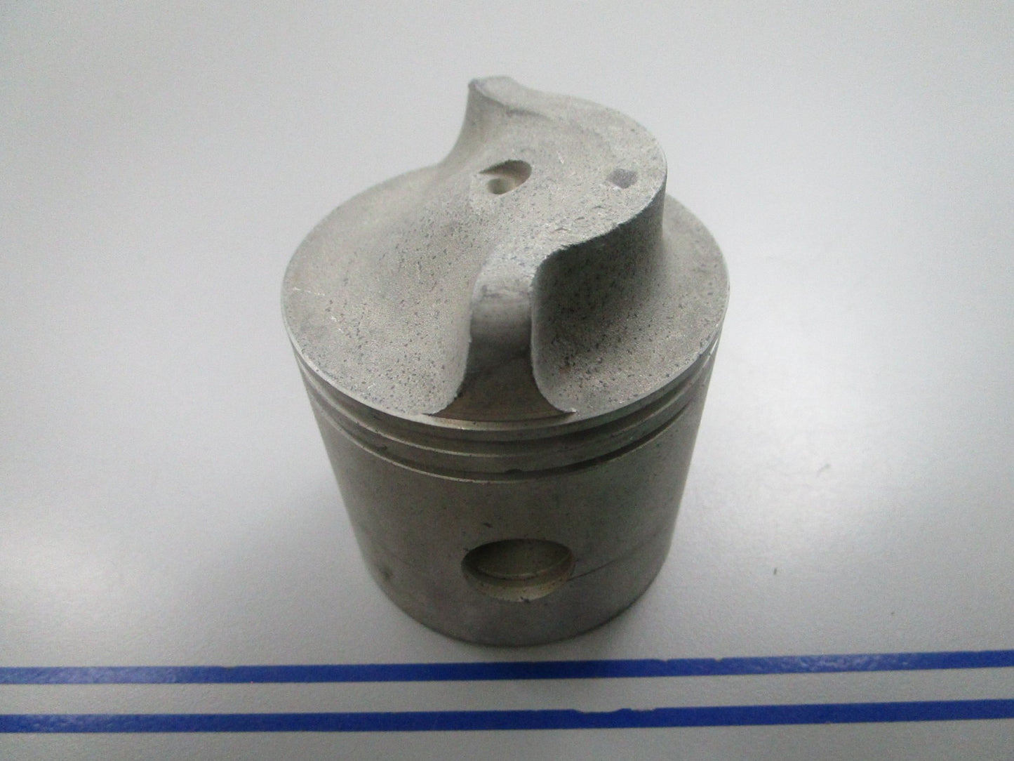 NEW OEM 385348 0385348 317564 0317564 OMC Johnson Evinrude Piston 0810