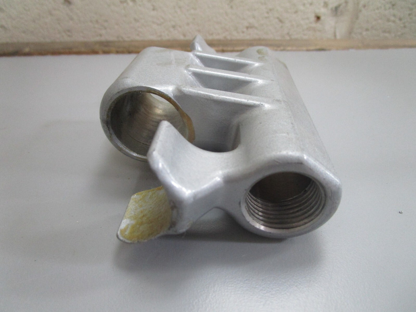 *NEW OEM* 0810 OMC Johnson Evinrude Mounting Bracket 123606 0123606