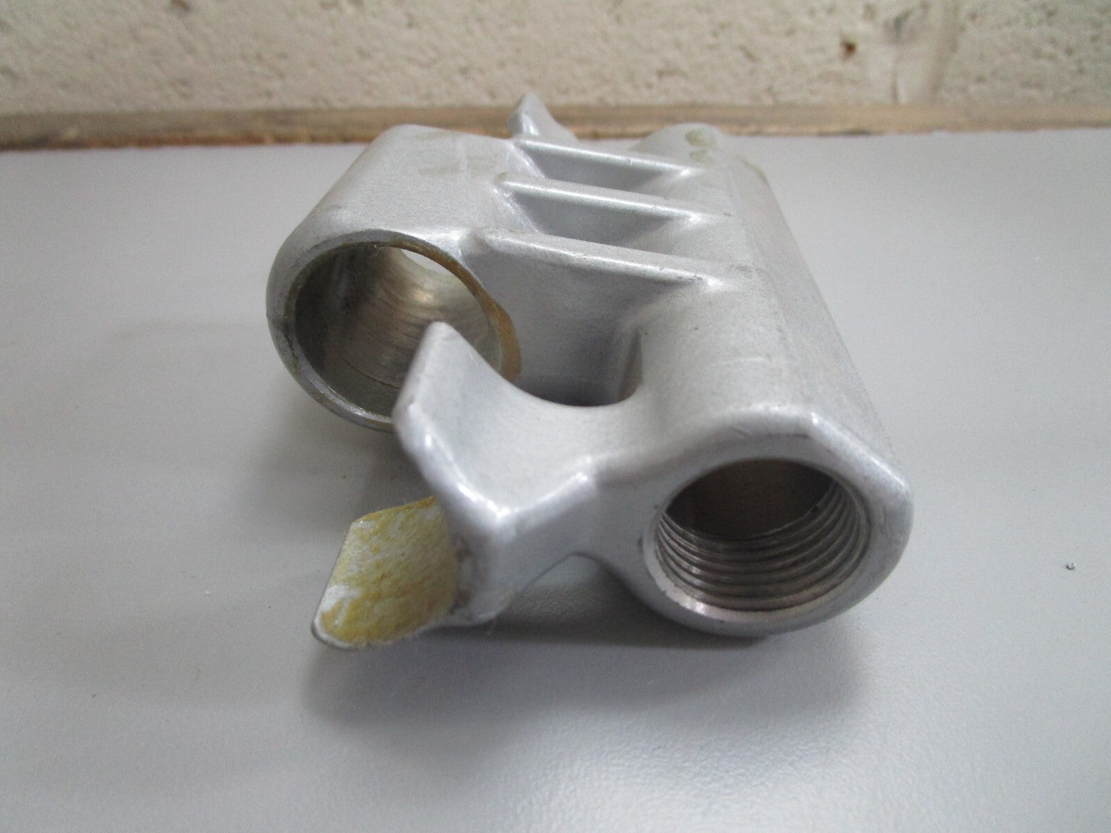 *NEW OEM* 0810 OMC Johnson Evinrude Mounting Bracket 123606 0123606