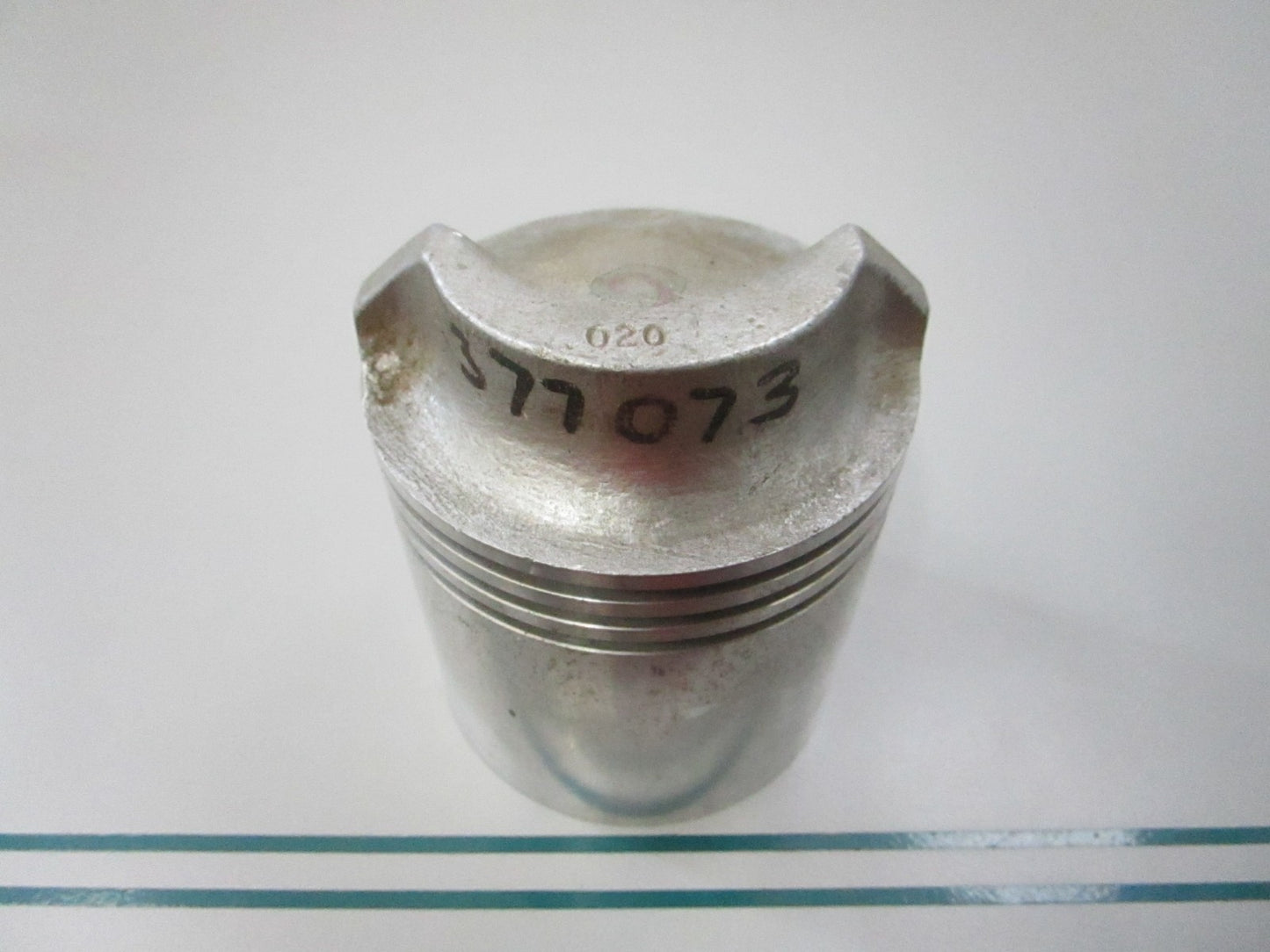 NEW OEM 377073 0377073 OMC Johnson Evinrude Piston 0810