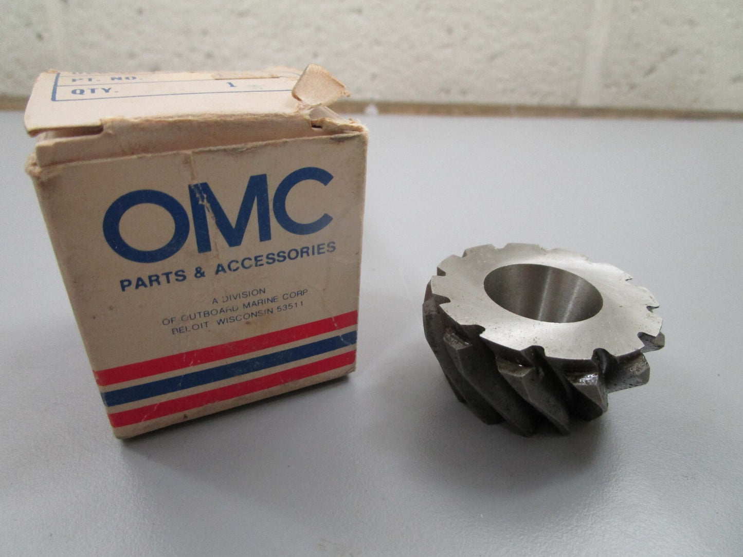 *NEW OEM* 0810 OMC Johnson Evinrude Pinon Gear 324617 0324617