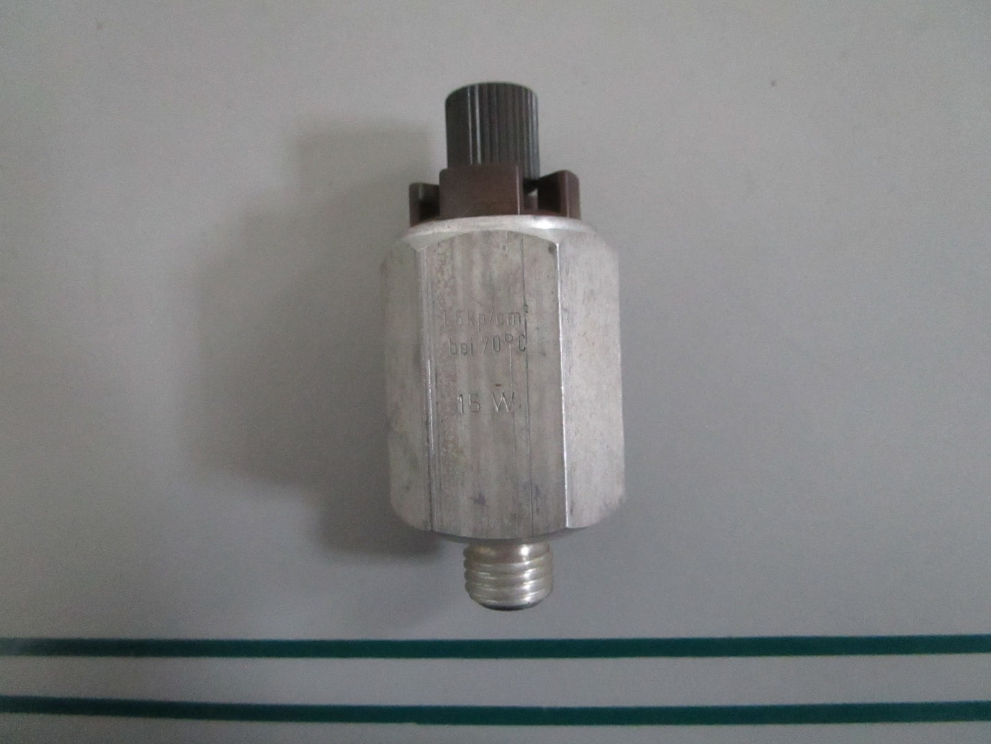 NEW OEM 0015421617 Mercedes-Benz Sender Unit 0820