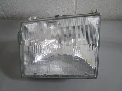 NEW OEM 0038262290 1305320491 Mercedes-Benz Bosch Left Headlight 0820