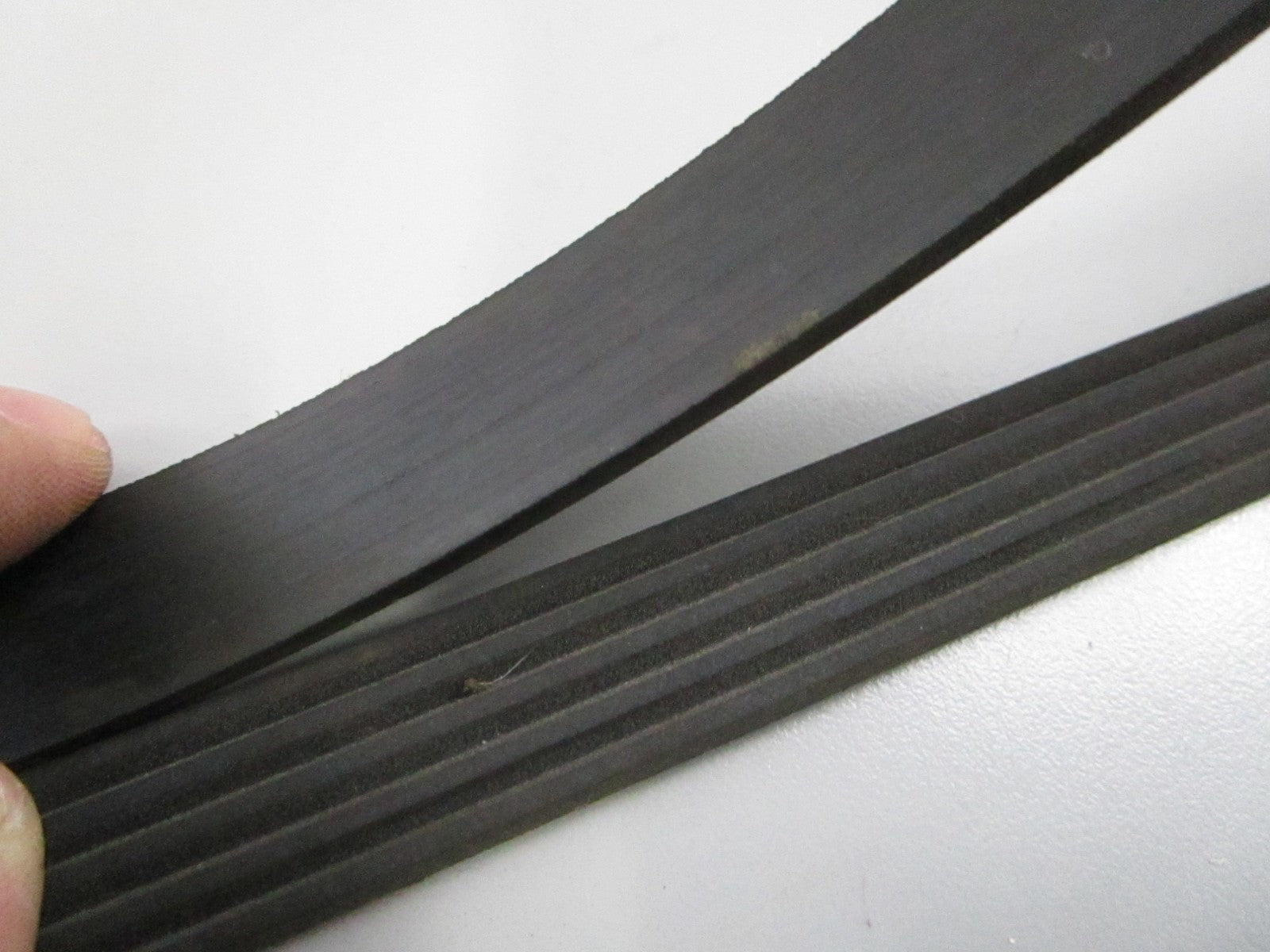 Gates NEW Micro-V Serpentine Belt K050335 5-Rib 34" Jeep Cherokee NOS 0810