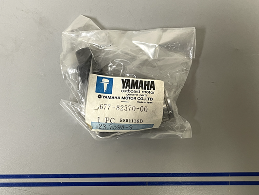 *NEW OEM* 0670 Yamaha Spark Plug Cap 677-82370-00-00 677-82370-00