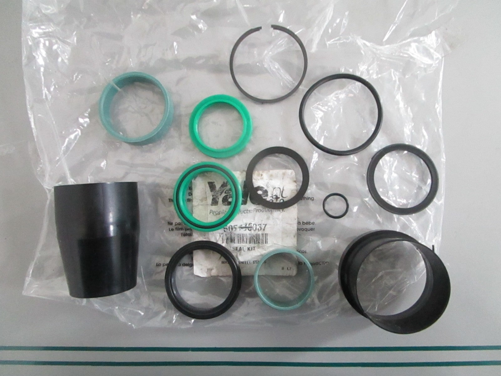 NEW OEM 505136037 Yale Seal Kit 0820