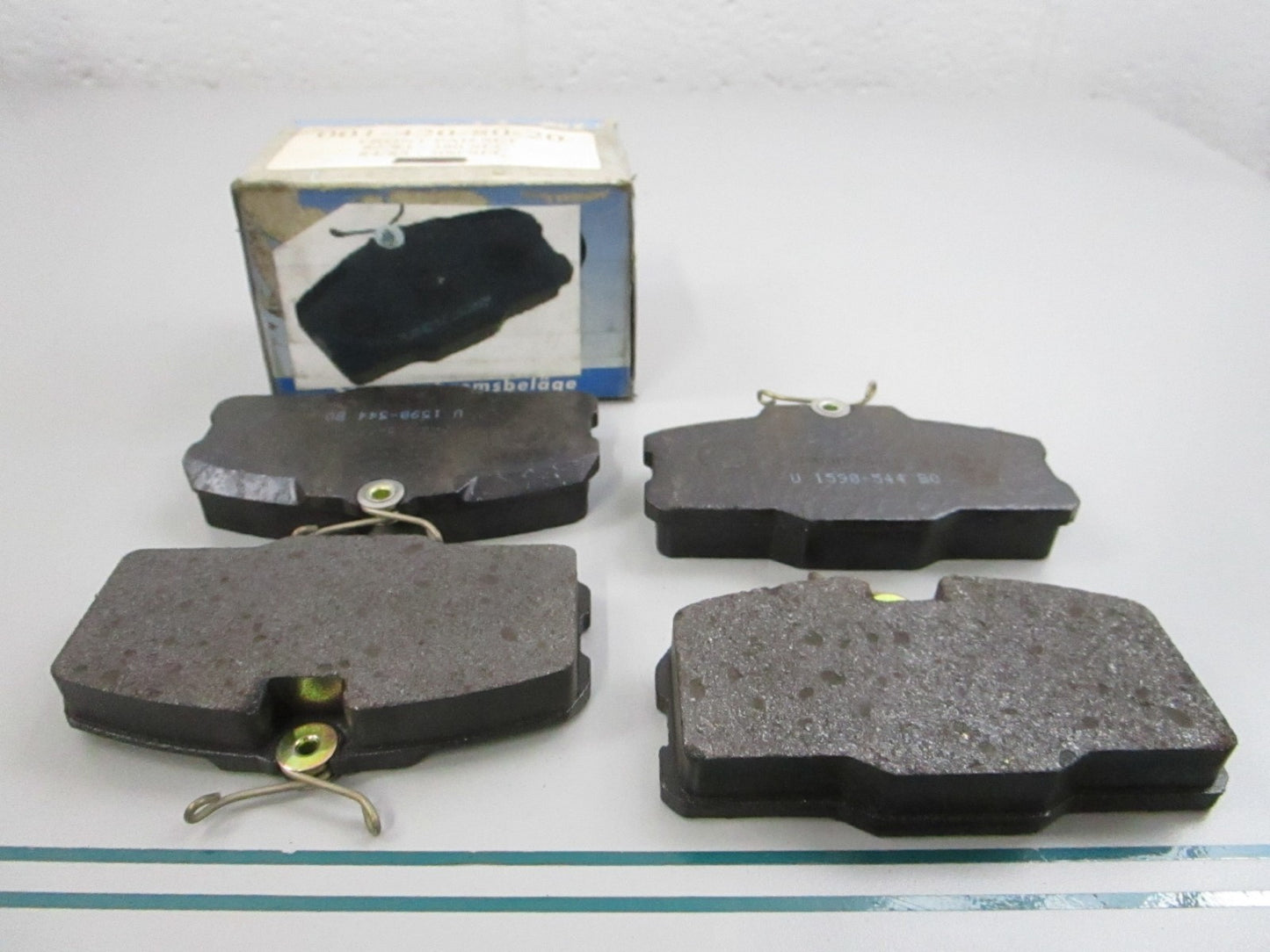 NEW OEM 0014208020 Mercedes-Benz Front Brake Pad Set 0810